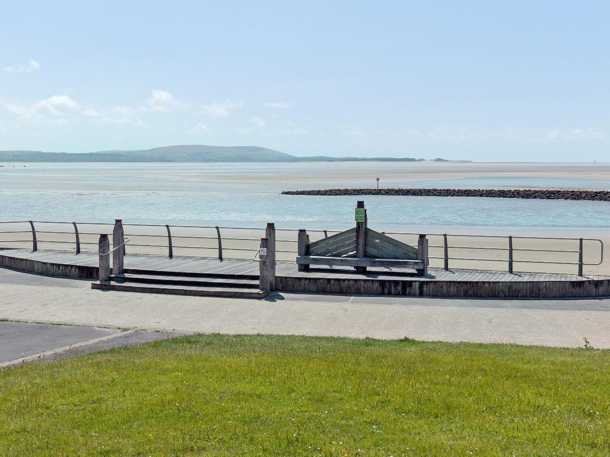 Beachlands Llanelli Exterior photo